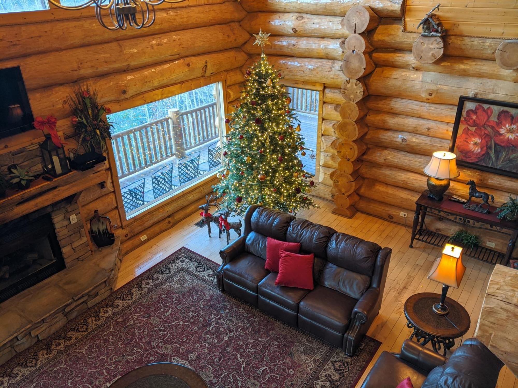 Big Bear Ridge Lodge - Breathtaking Mountain Views And Private Forest Scenes In Amazing Large Log Cabin Gatlinburg Buitenkant foto