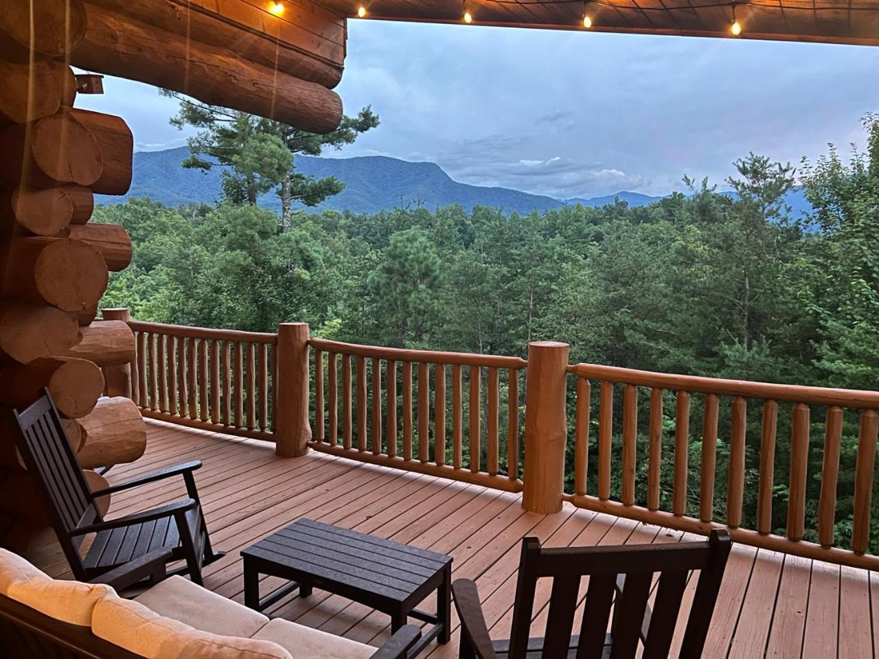 Big Bear Ridge Lodge - Breathtaking Mountain Views And Private Forest Scenes In Amazing Large Log Cabin Gatlinburg Buitenkant foto